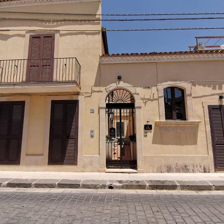 La Lanterna Casa Vacanze Apartment Noto Bagian luar foto