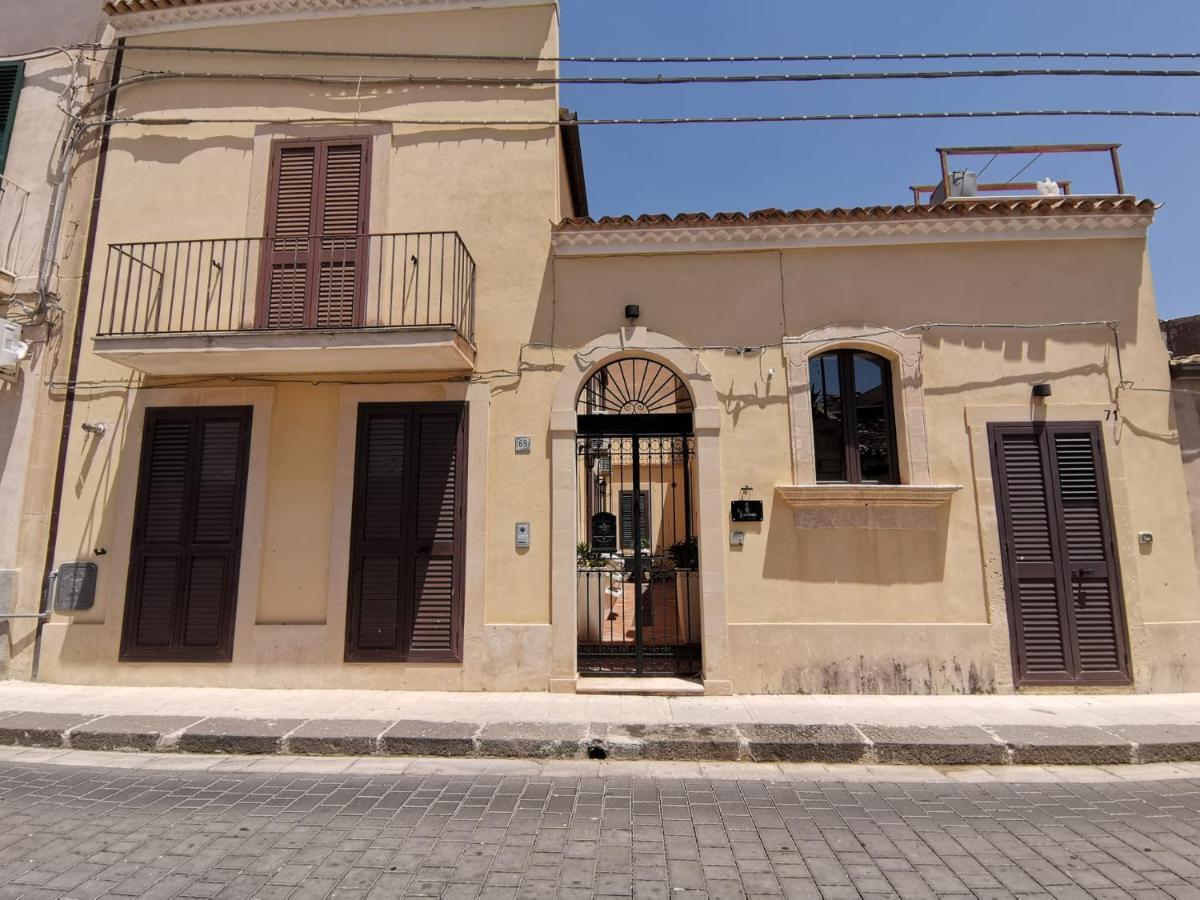 La Lanterna Casa Vacanze Apartment Noto Bagian luar foto