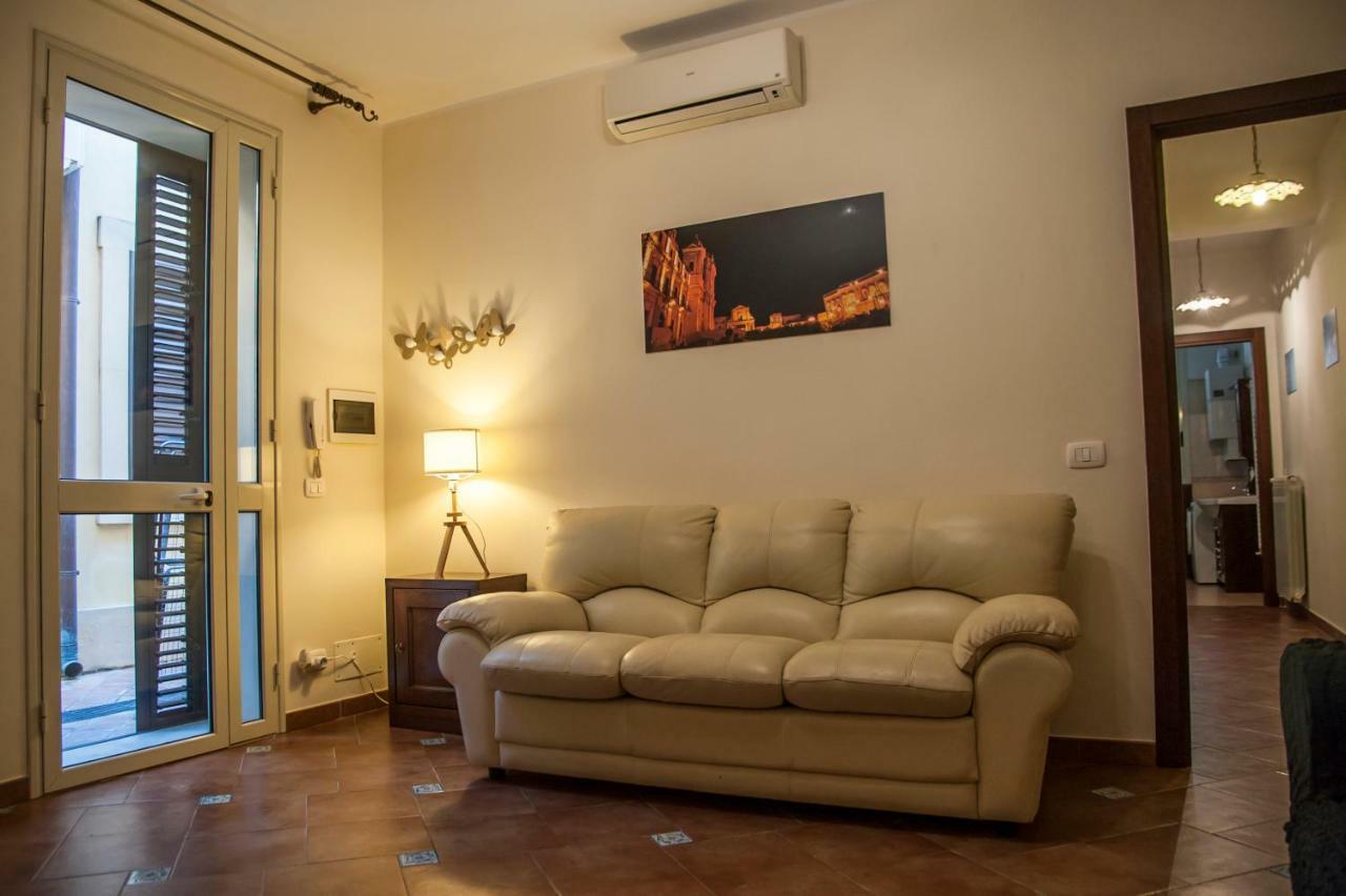 La Lanterna Casa Vacanze Apartment Noto Bagian luar foto